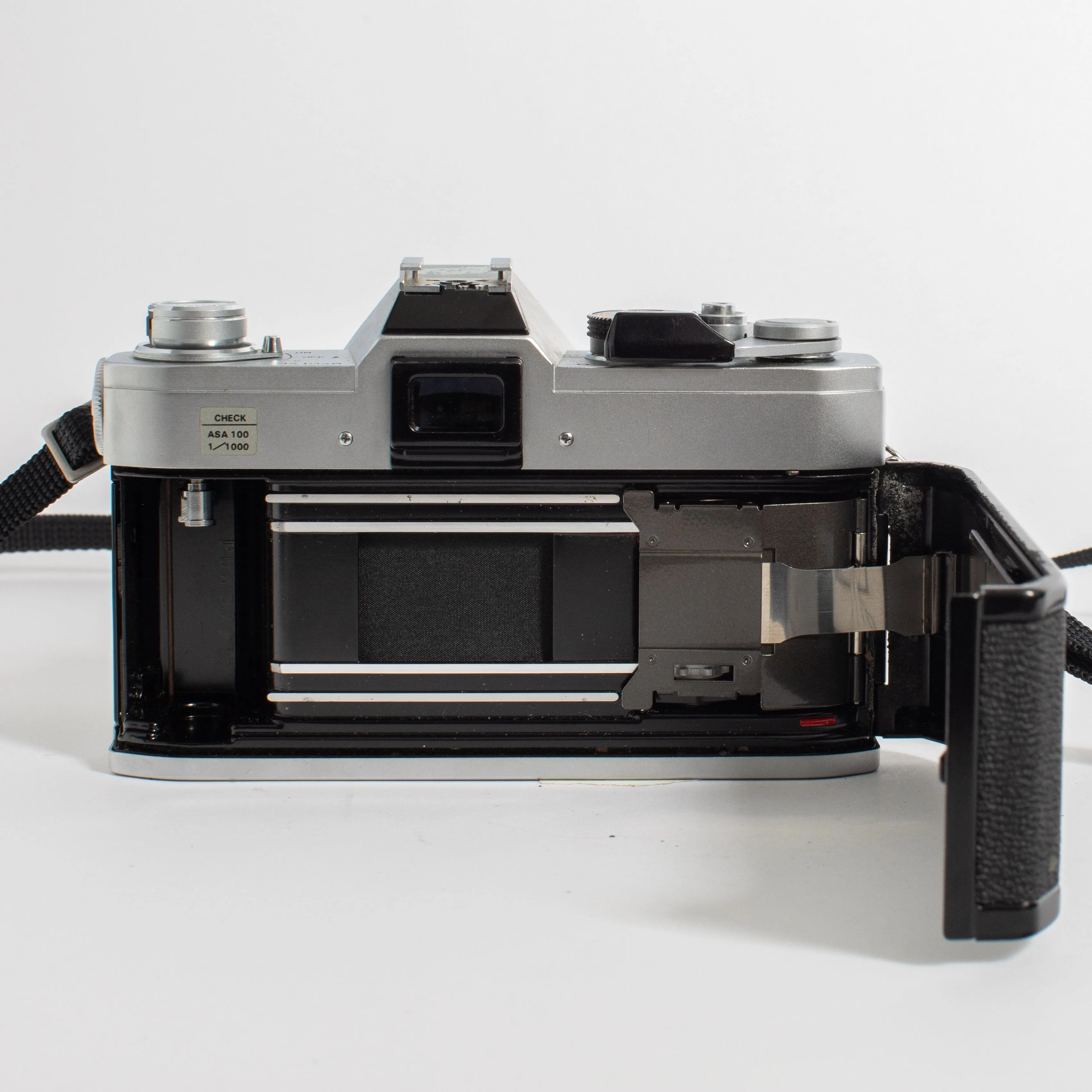 Canon FTb QL w/ FD 50mm f/1.8 S.C. lens