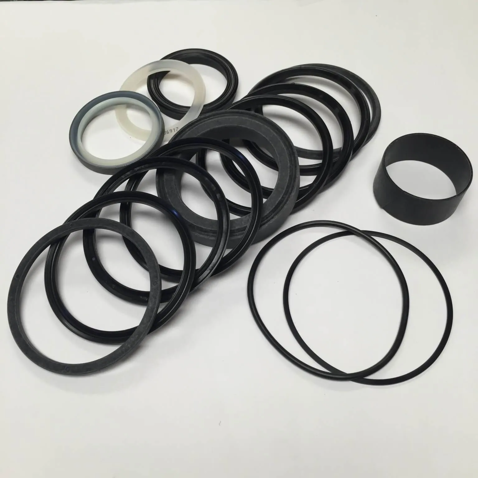 Case 580F Backhoe Bucket Cylinder s/n: Up to 3.775.116 - Seal Kit