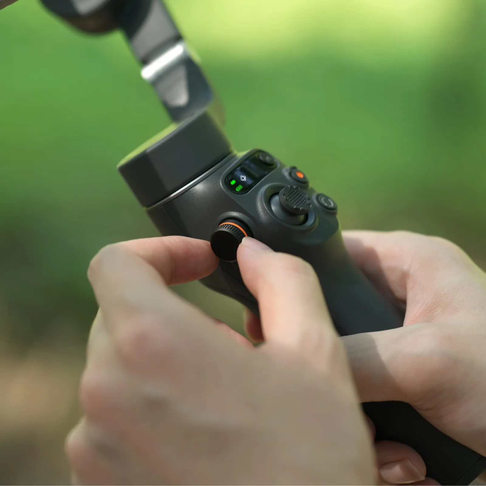 OSMO Mobile 6 Smartphone Gimbal Stabilizer, 3-Axis Phone Gimbal, Built-In Extension Rod, Android and iPhone Gimbal, Vlogging Stabilizer YouTube TikTok video, UAE Version with Official Warranty Support