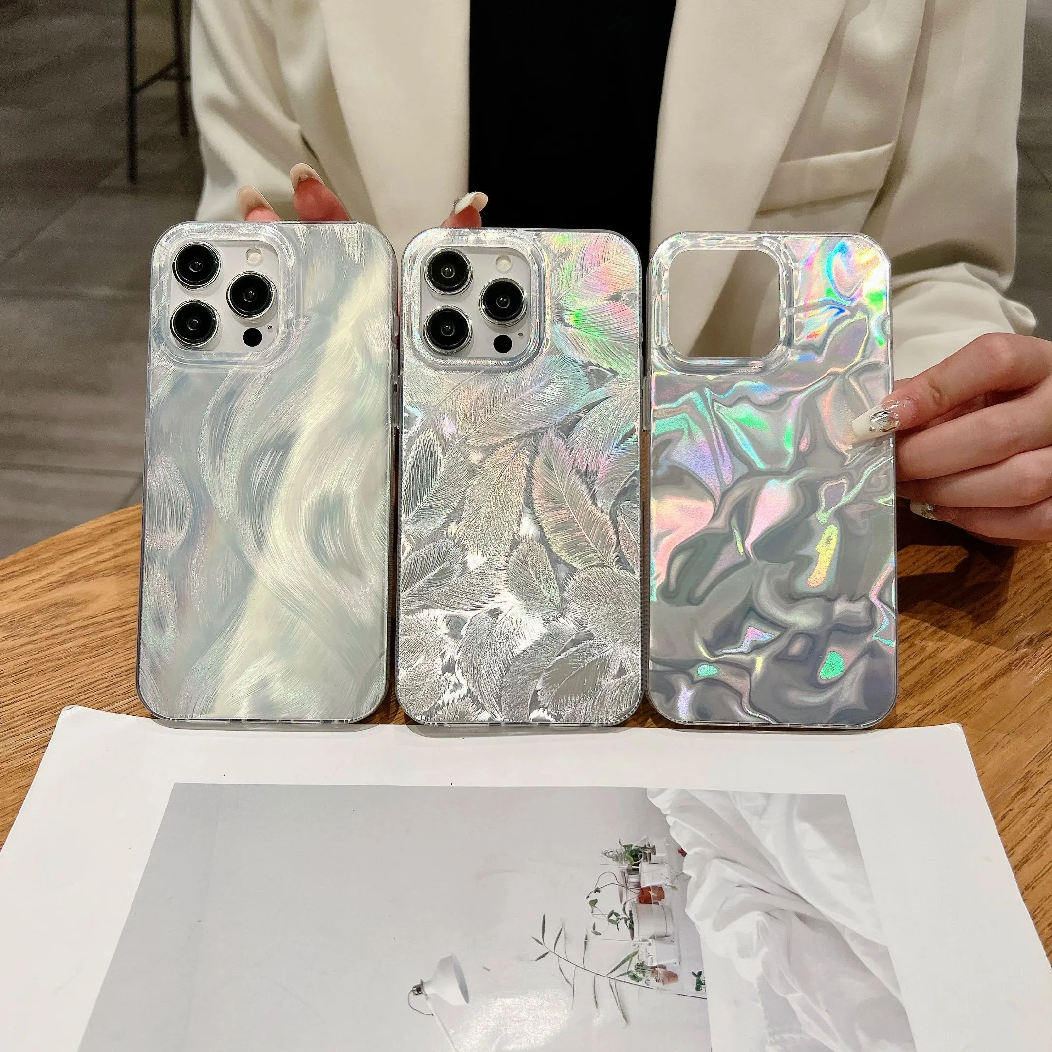 Uakiss Luxury Laser Silver Gradient Phone Case For iPhone 15 13 11 12 14 Pro Max 15 7 8 Plus XR X XS Camera Protective Shockproof Cover